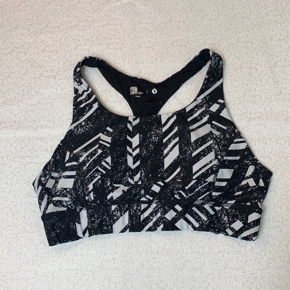 ❤️Cross-Back Sports Bra - Picture 1 of 4